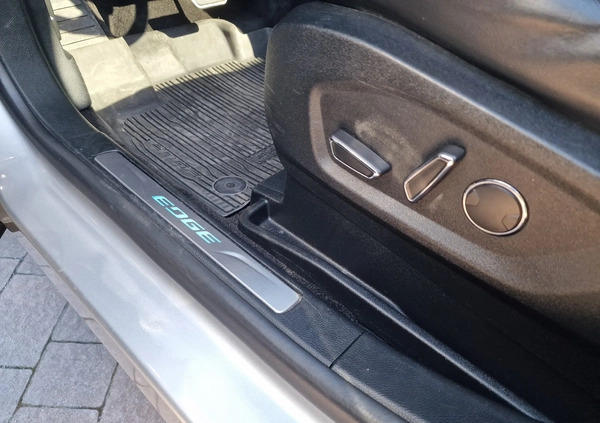 Ford EDGE cena 119000 przebieg: 140000, rok produkcji 2019 z Ujazd małe 781